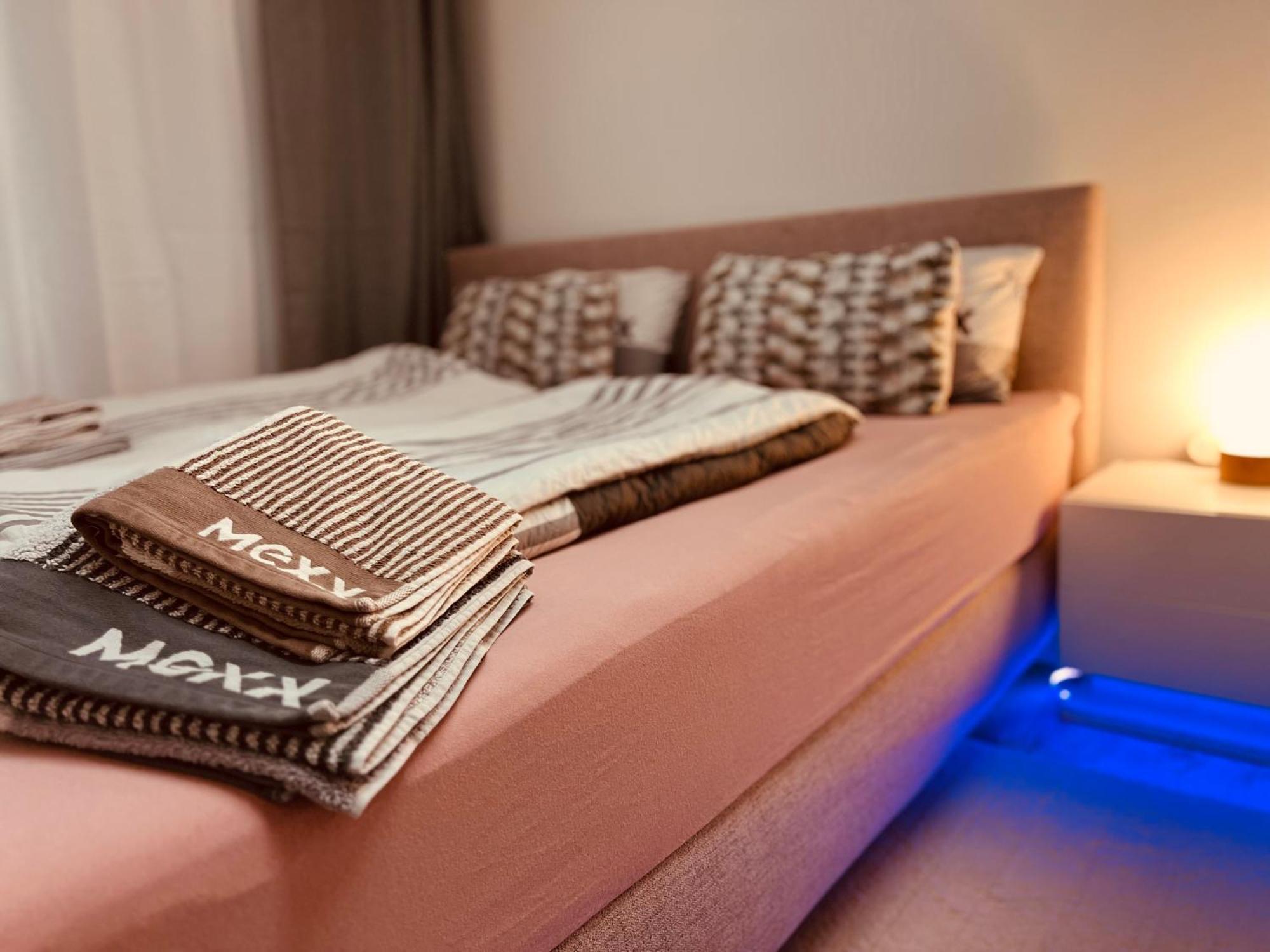 Cologne Luxe Living: Opulent Elegance Unleashed Leilighet Eksteriør bilde